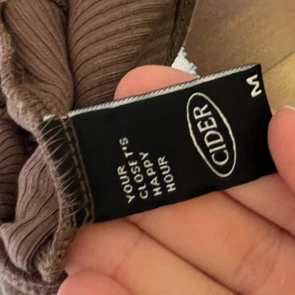 Solid Ruffle Knotted Rib Crop Tank Top - Picture 3 of 3